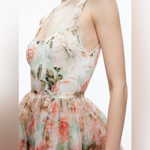 ALICE + OLIVIA 
CHARA MINI DRESS
COLOR Morningside Floral Pistachio
Size 2 
NWT - Picture 5 of 8